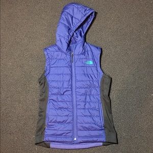 LIKE NEW the NORTH FACE Vest.  MD purple & black